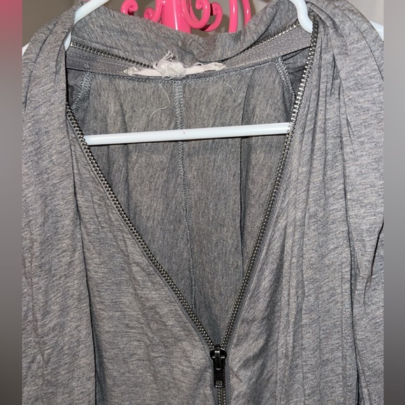 Large Women’s Zip Top - Picture 2 of 3